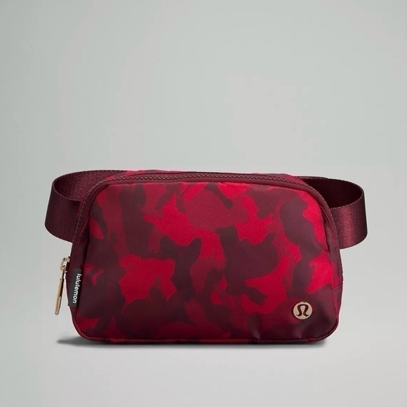 Lululemon Everywhere Belt Bag 1L Red Chinese New Year - Picture 1 of 3